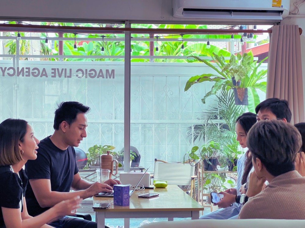 ห้องไลฟ์สไตล์โมเดิร์นสำหรับสินค้าแฟชั่น
